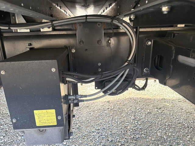 いすゞギガアルミウイング大型（10t）[写真25]