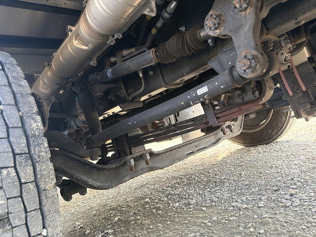 いすゞギガアルミウイング大型（10t）[写真27]