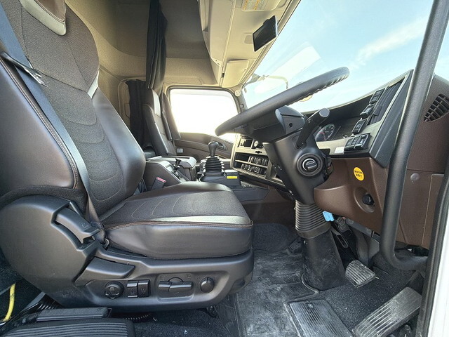 いすゞギガアルミウイング大型（10t）[写真29]