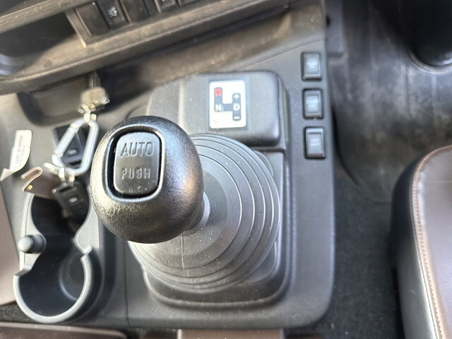 いすゞギガアルミウイング大型（10t）[写真35]