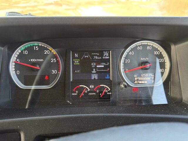 いすゞギガアルミウイング大型（10t）[写真36]