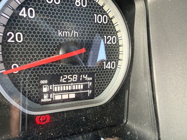 いすゞギガアルミウイング大型（10t）[写真37]