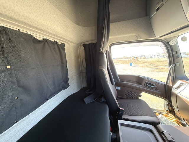 いすゞギガアルミウイング大型（10t）[写真38]