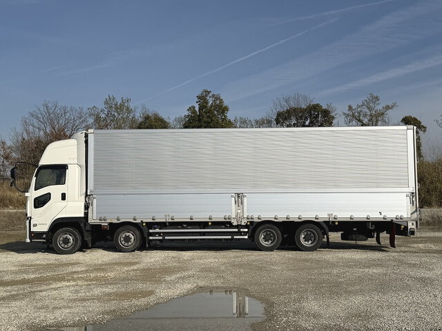 いすゞギガアルミウイング大型（10t）[写真04]