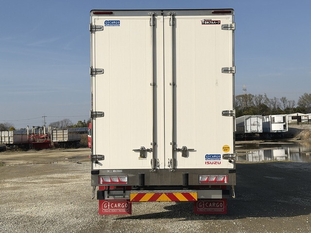 いすゞギガアルミウイング大型（10t）[写真05]