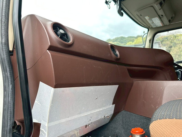 日野プロフィアアルミウイング大型（10t）[写真19]