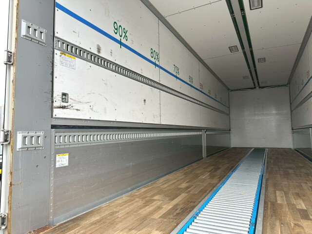 日野プロフィアアルミウイング大型（10t）[写真09]