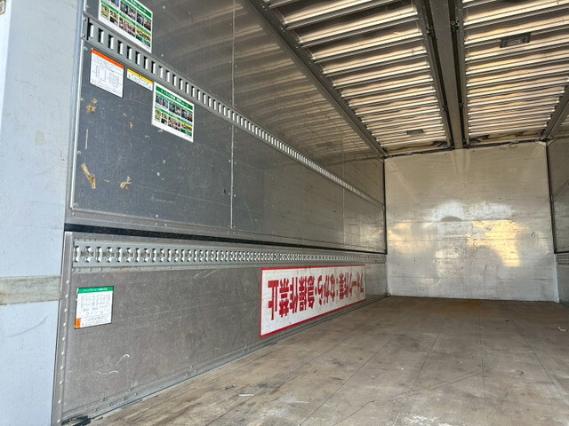 いすゞフォワードアルミウイング中型（4t）[写真12]