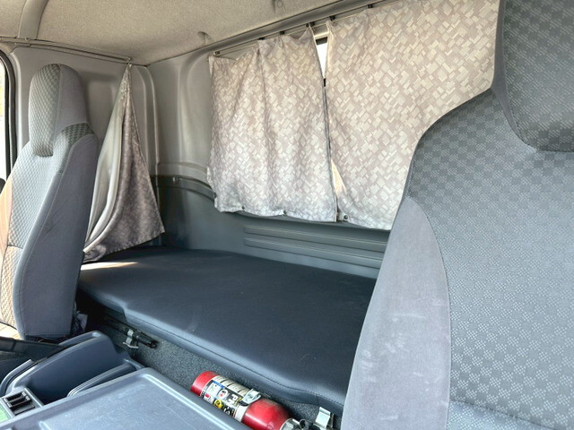 いすゞフォワードアルミウイング中型（4t）[写真19]