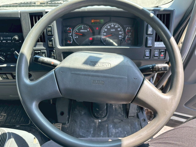 いすゞフォワードアルミウイング中型（4t）[写真23]