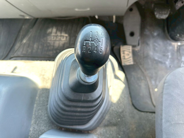 いすゞフォワードアルミウイング中型（4t）[写真29]