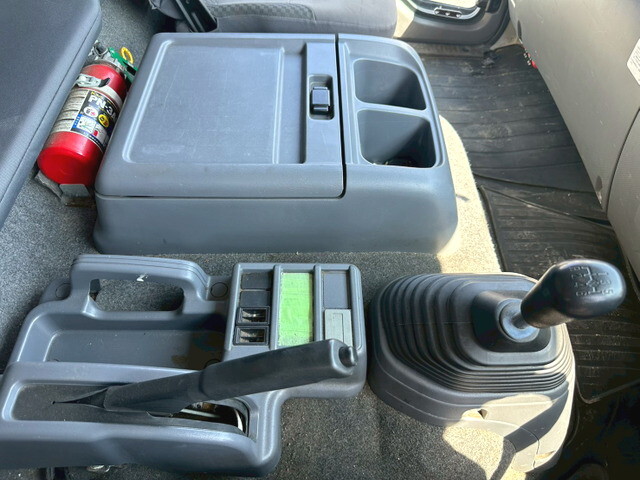 いすゞフォワードアルミウイング中型（4t）[写真30]