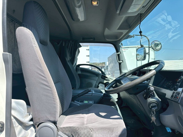 いすゞフォワードアルミウイング中型（4t）[写真06]