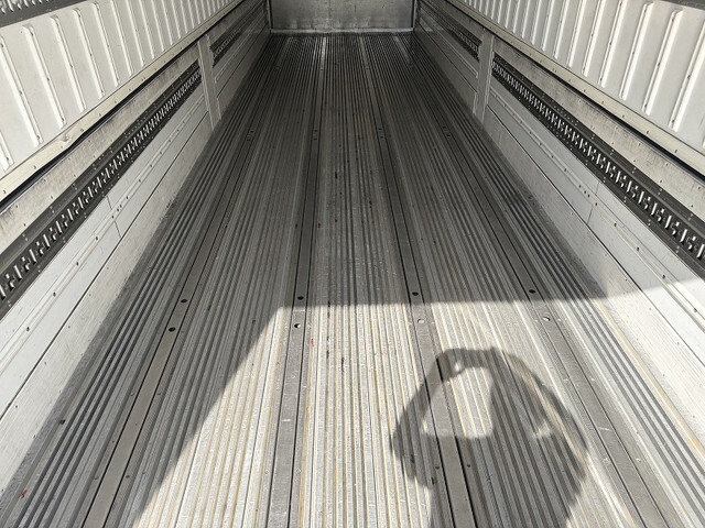 三菱ふそうスーパーグレート冷蔵冷凍ウイング大型（10t）[写真10]