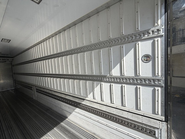 三菱ふそうスーパーグレート冷蔵冷凍ウイング大型（10t）[写真12]