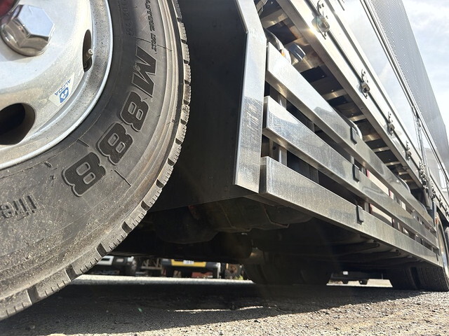 三菱ふそうスーパーグレート冷蔵冷凍ウイング大型（10t）[写真23]