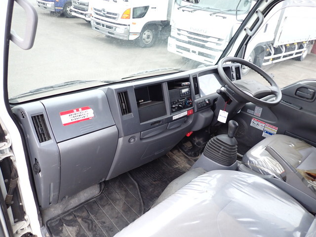 いすゞエルフクレーン3段小型（2t・3t）[写真33]