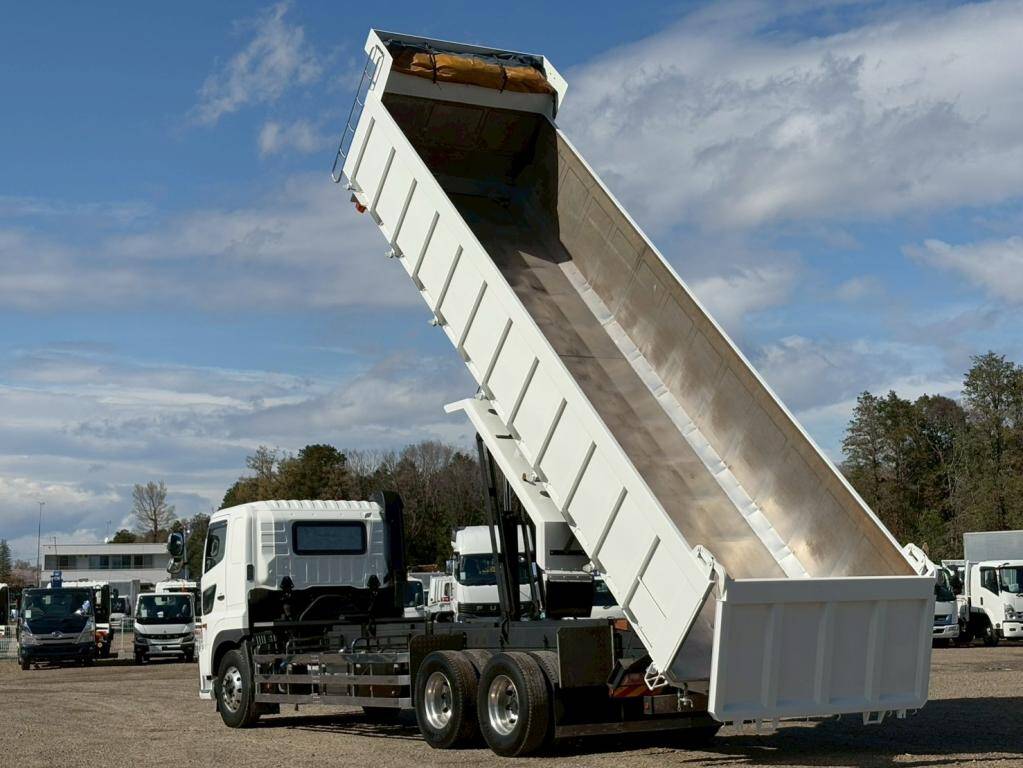 日野プロフィア深ダンプ（土砂禁ダンプ）大型（10t）[写真11]