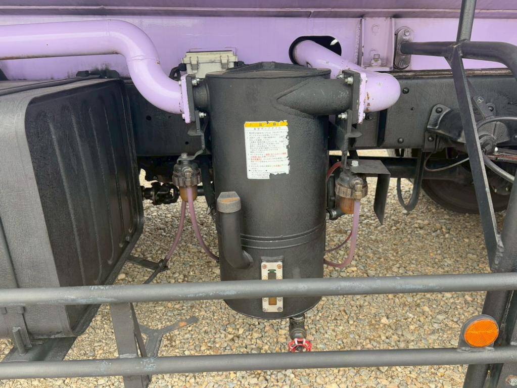 UDトラックスクオンバキュームカー大型（10t）[写真10]