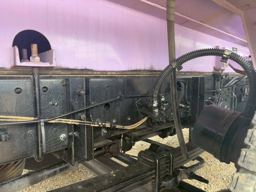 UDトラックスクオンバキュームカー大型（10t）[写真12]