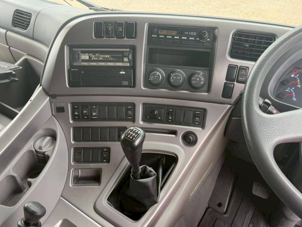 UDトラックスクオンバキュームカー大型（10t）[写真18]