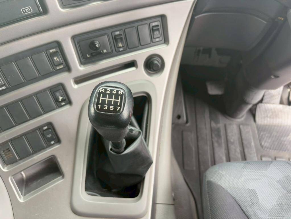 UDトラックスクオンバキュームカー大型（10t）[写真19]