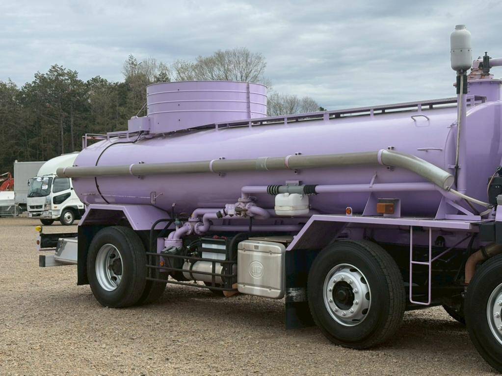 UDトラックスクオンバキュームカー大型（10t）[写真05]