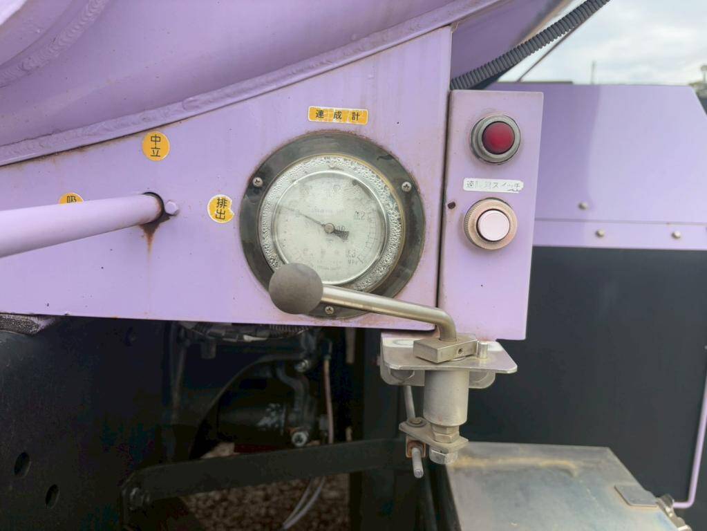 UDトラックスクオンバキュームカー大型（10t）[写真09]