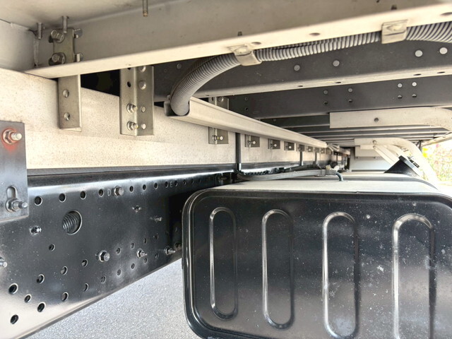 いすゞフォワードアルミウイング中型（4t）[写真20]