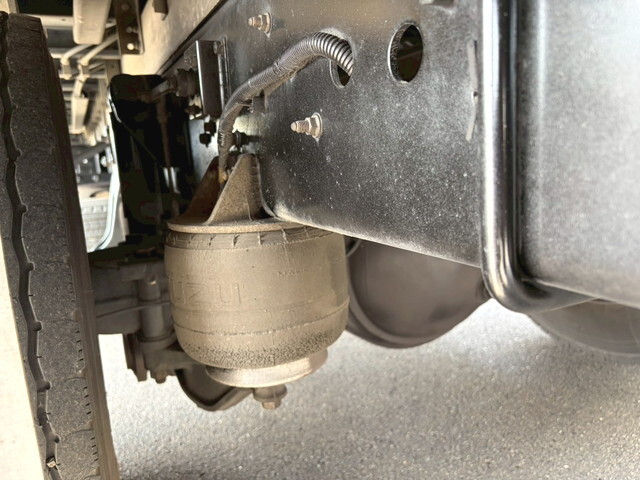 いすゞフォワードアルミウイング中型（4t）[写真24]