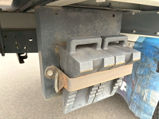 いすゞエルフ冷凍車（冷蔵車）小型（2t・3t）[写真23]