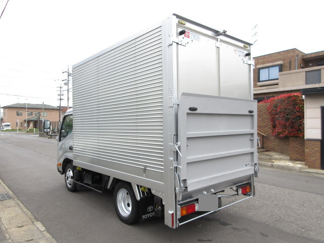 トヨタトヨエースアルミバン小型（2t・3t）[写真02]