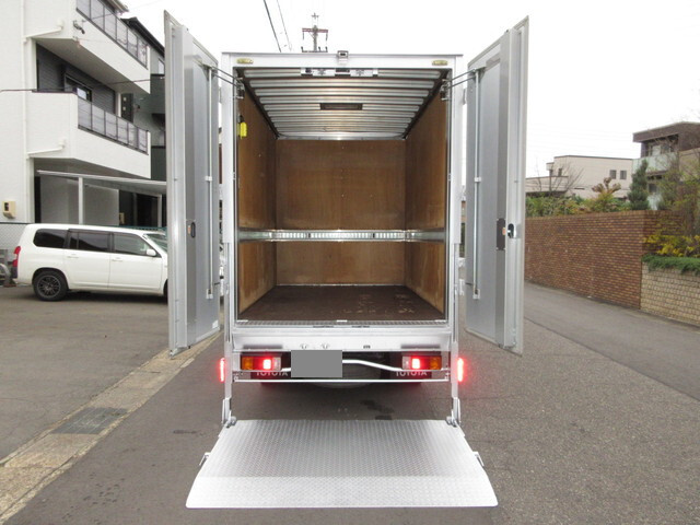 トヨタトヨエースアルミバン小型（2t・3t）[写真08]