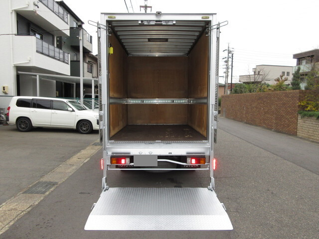 トヨタトヨエースアルミバン小型（2t・3t）[写真09]