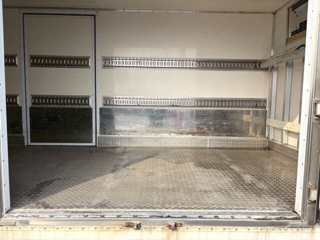 いすゞエルフ冷凍車（冷蔵車）小型（2t・3t）[写真10]