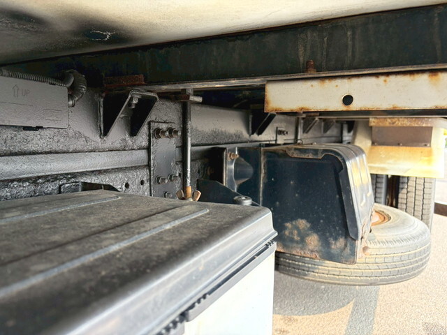 いすゞエルフ冷凍車（冷蔵車）小型（2t・3t）[写真13]