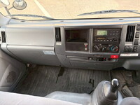 いすゞエルフ冷凍車（冷蔵車）小型（2t・3t）[写真30]