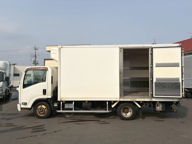 いすゞエルフ冷凍車（冷蔵車）小型（2t・3t）[写真05]