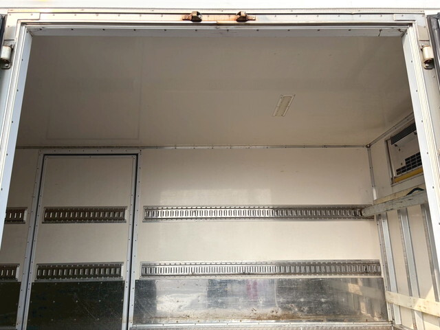 いすゞエルフ冷凍車（冷蔵車）小型（2t・3t）[写真09]