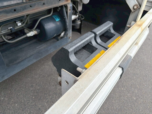 いすゞフォワードアルミウイング中型（4t）[写真32]