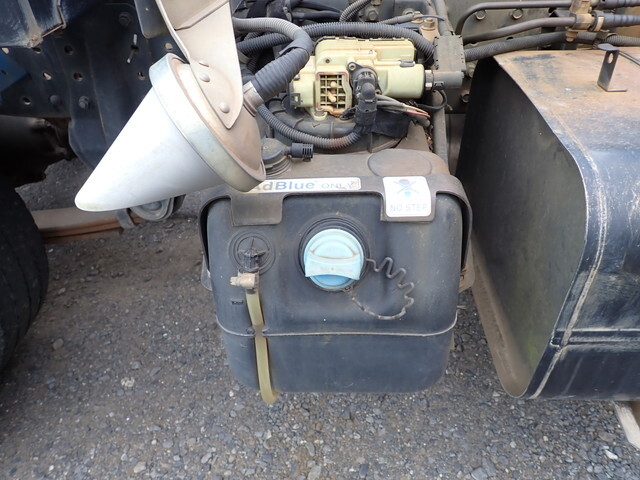 三菱ふそうキャンターコンテナ専用車小型（2t・3t）[写真13]