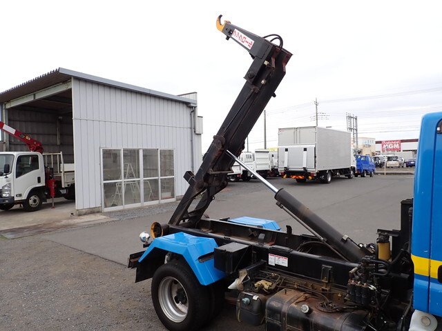 三菱ふそうキャンターコンテナ専用車小型（2t・3t）[写真16]