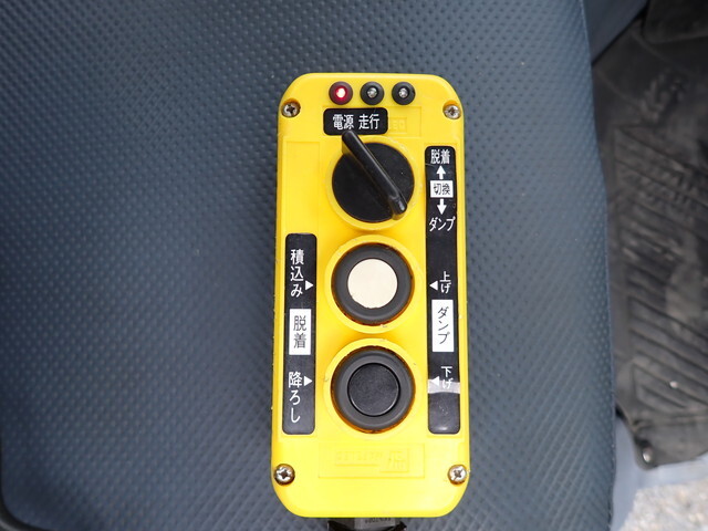 三菱ふそうキャンターコンテナ専用車小型（2t・3t）[写真17]