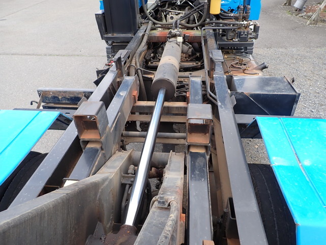 三菱ふそうキャンターコンテナ専用車小型（2t・3t）[写真22]