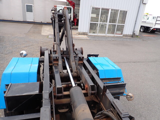 三菱ふそうキャンターコンテナ専用車小型（2t・3t）[写真23]