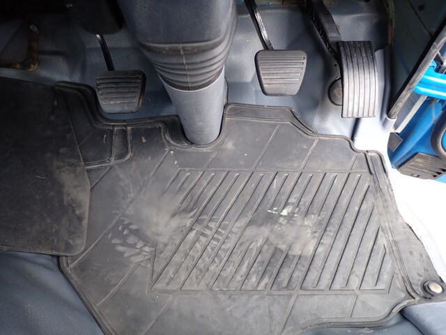 三菱ふそうキャンターコンテナ専用車小型（2t・3t）[写真34]