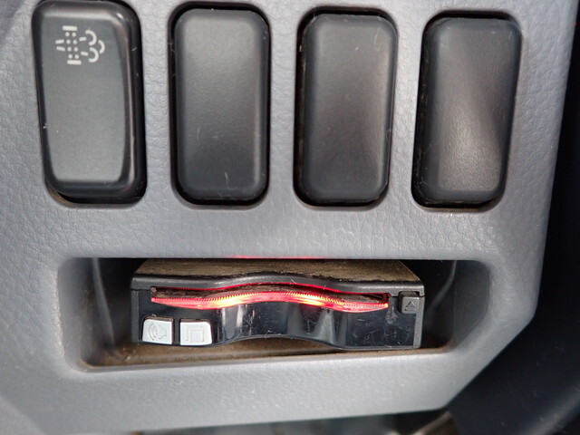 三菱ふそうキャンターコンテナ専用車小型（2t・3t）[写真36]