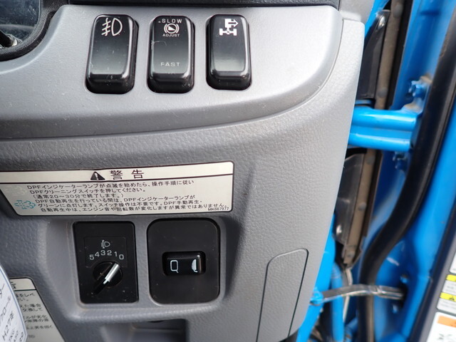 三菱ふそうキャンターコンテナ専用車小型（2t・3t）[写真37]