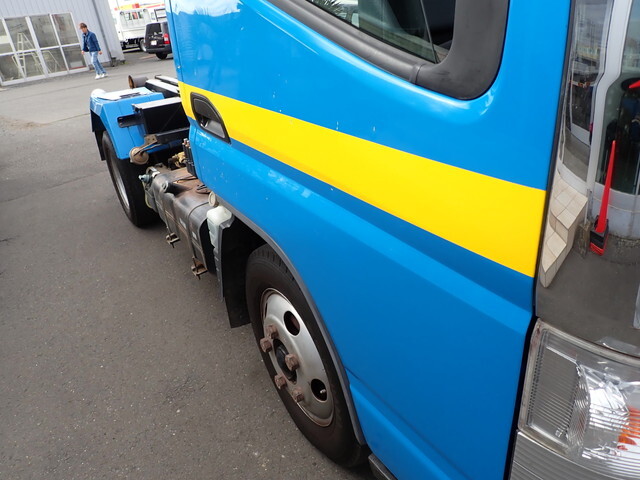 三菱ふそうキャンターコンテナ専用車小型（2t・3t）[写真39]