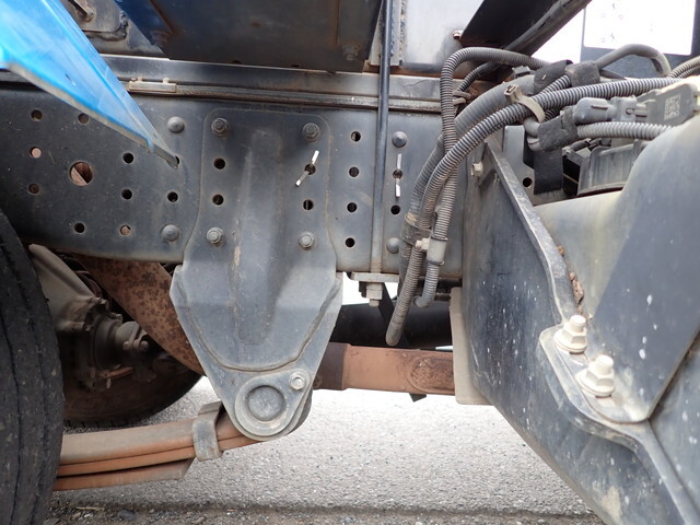 三菱ふそうキャンターコンテナ専用車小型（2t・3t）[写真09]